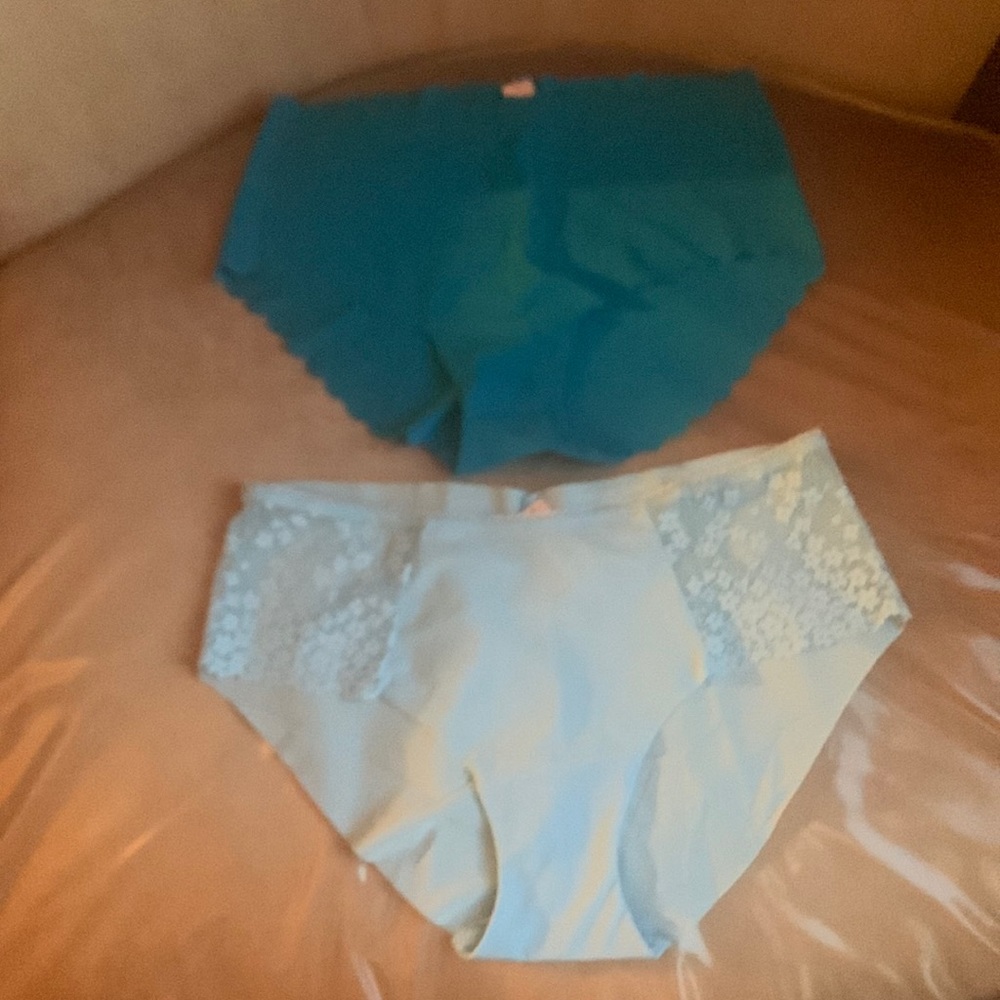 Selling  Victoria’s Secret underwear nwt any questions ask 😊💕
